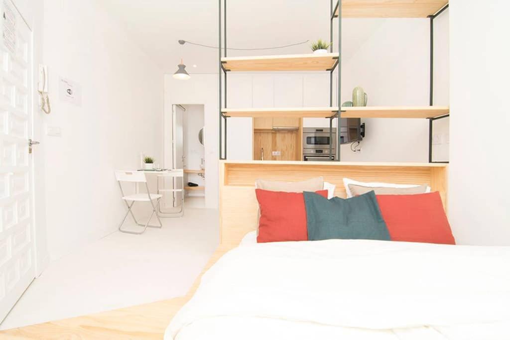 Loft De Diseno En Pleno Centro De Madrid, Calle Torrecilla Del Leal, By Batuecas