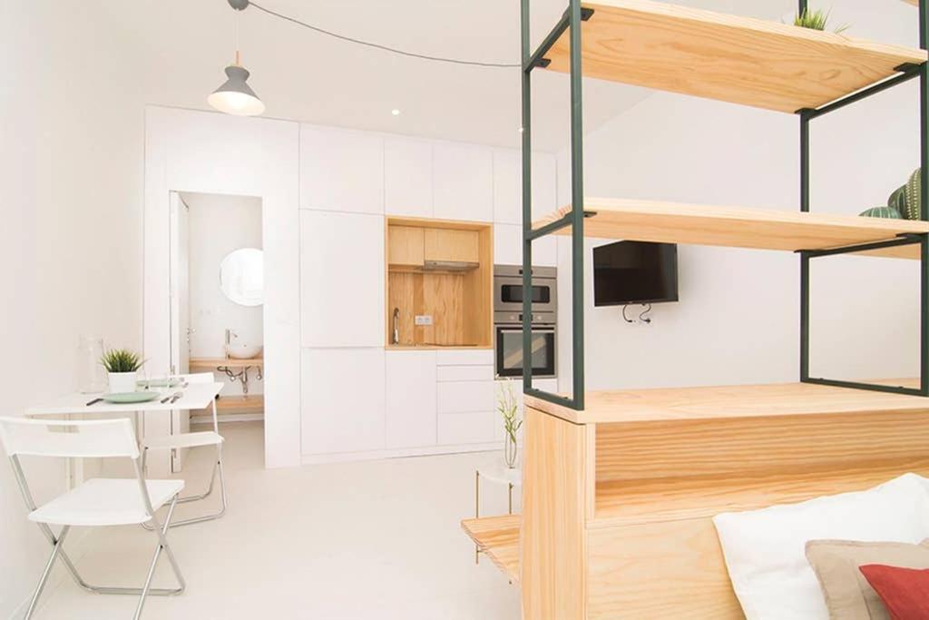 Loft De Diseño En Pleno Centro De Madrid, Calle Torrecilla Del Leal, By Batuecas * Madrid